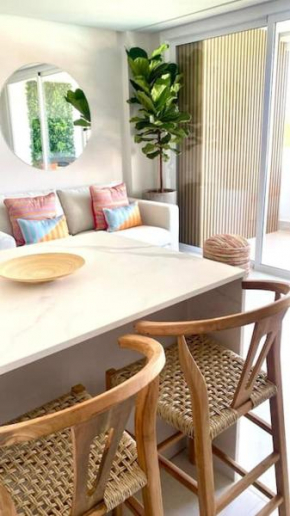 Freshly Renovated, Walk to Yumbo, Shops & Dining